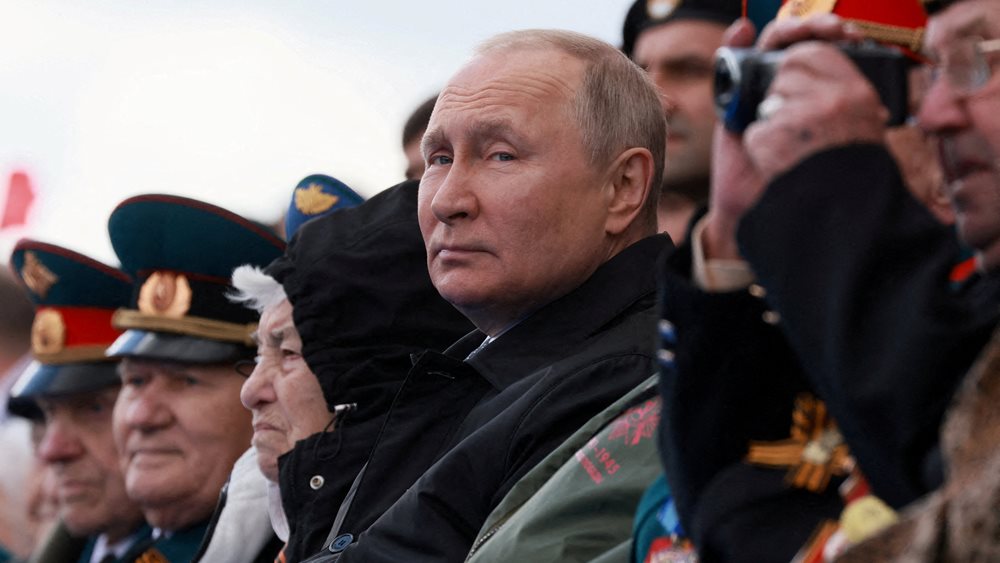 Συνεχάρη τους Ρώσους στρατιώτες για την “απελευθέρωση” του Λουγκάνσκ ο Πούτιν