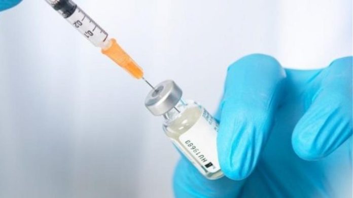 ECDC: Σύσταση για τέταρτη δόση σε ηλικίες άνω των 60 τέσσερις μήνες μετά τον προηγούμενο εμβολιασμό