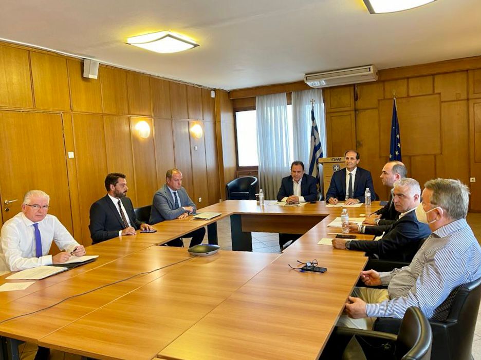 Συνάντηση Βουλευτών με τον ΥΠΑΑΤ για τη στήριξη των ροδακινοπαραγωγών