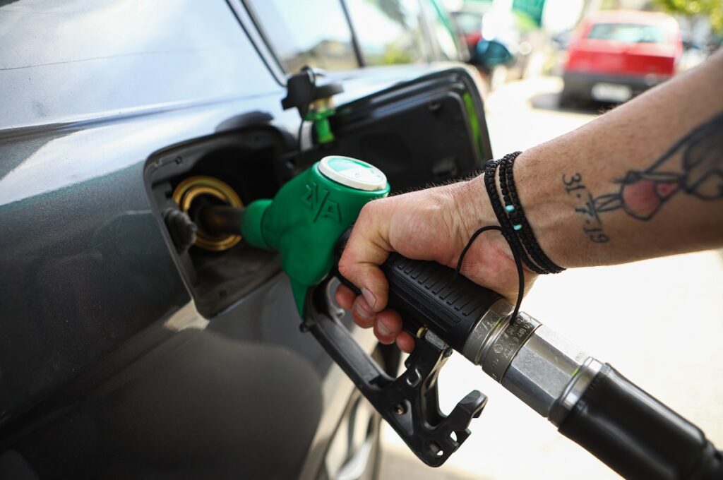 Fuel Pass 2: Πάνω από 200.000 αιτήσεις σε λίγες ώρες – Ποια οχήματα δικαιούνται το βοήθημα