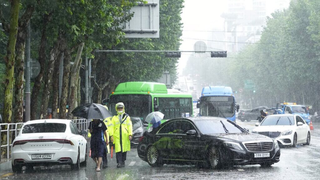 Σφοδρή κακοκαιρία στη Νότια Κορέα: Βροχόπτωση-ρεκόρ στοίχισε τη ζωή σε επτά άτομα
