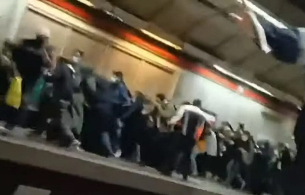 Ιράν: Η αστυνομία άνοιξε πυρ στο μετρό της Τεχεράνης – Νεκροί 15 άνθρωποι