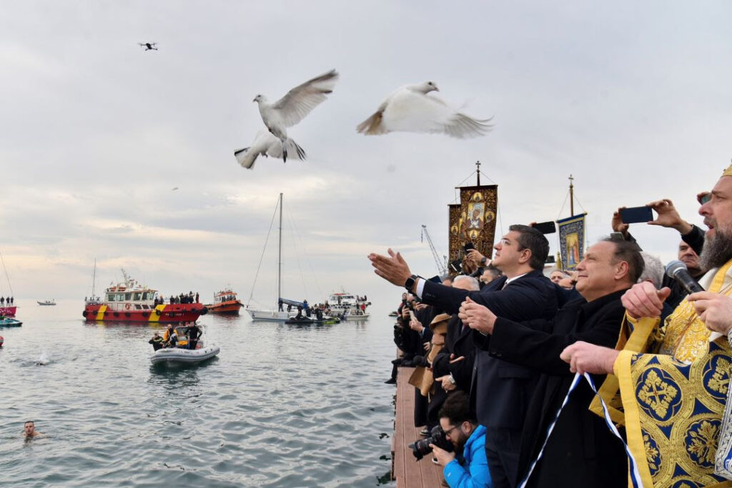 Tελετή αγιασμού των υδάτων στο Λιμάνι της Θεσσαλονίκης