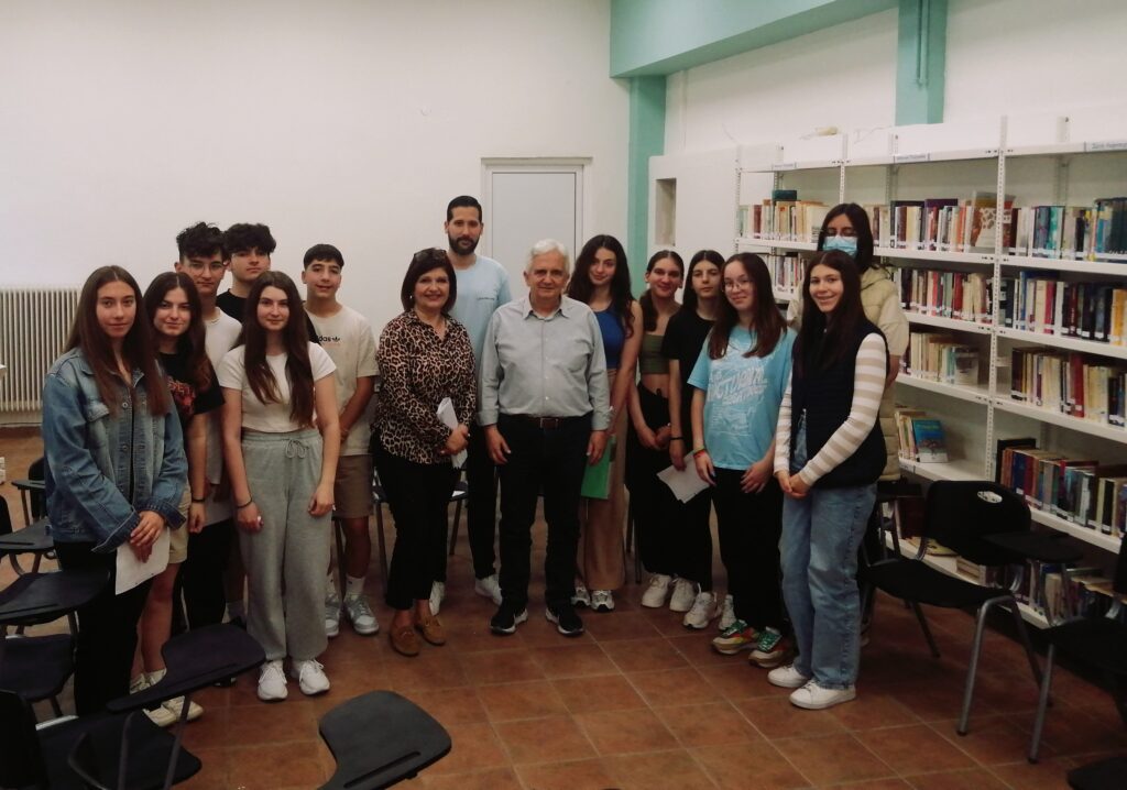 Η βιβλιοθήκη του 2ου Γυμνασίου Έδεσσας φιλοξένησε τον ποιητή Θοδωρή Σαρηγκιόλη