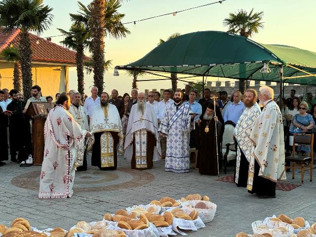 Με λαμπρότητα και παρουσία του Δημάρχου Πέλλας ο Αρχιερατικός Εσπερινός στην ΙΜ Κοιμήσεως της Θεοτόκου στην Λάκκα