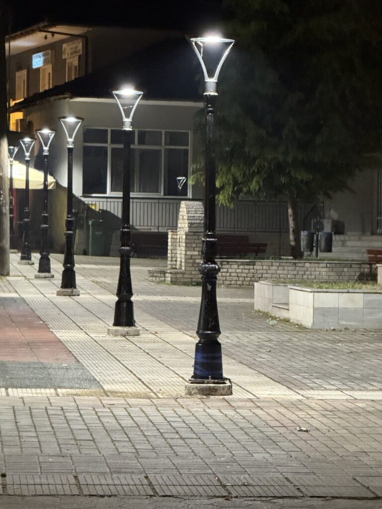 Δήμος Δίου-Ολύμπου: Σε εξέλιξη έργο αγροτικής οδοποιίας στην Καρίτσα • Τοποθετήθηκαν νέα LED φωτιστικά στην πλατεία της Κοινότητας