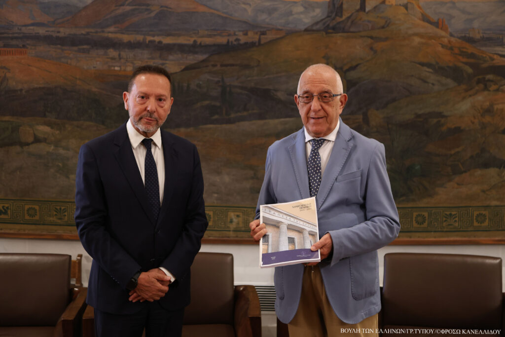 Την Έκθεση για τη Νομισματική Πολιτική 2024-2025 υπέβαλε στον Πρόεδρο της Βουλής των Ελλήνων ο Διοικητής της Τραπέζης της Ελλάδος