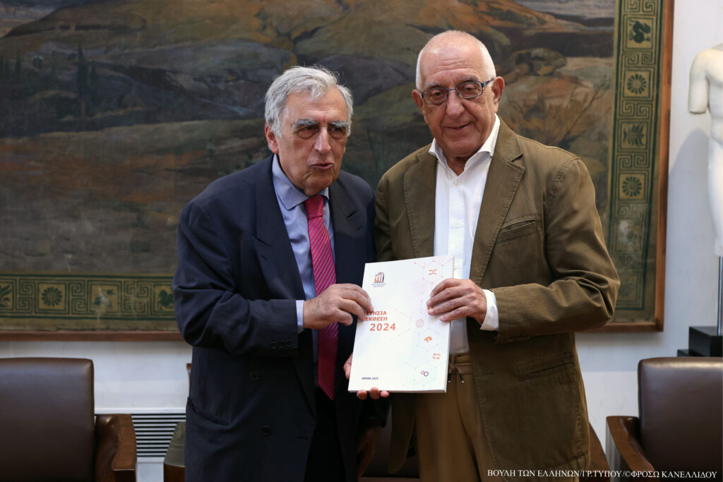 Επίδοση της Ετήσιας Έκθεσης Δραστηριοτήτων της Αρχής Προστασίας Δεδομένων στον Πρόεδρο της Βουλής των Ελλήνων