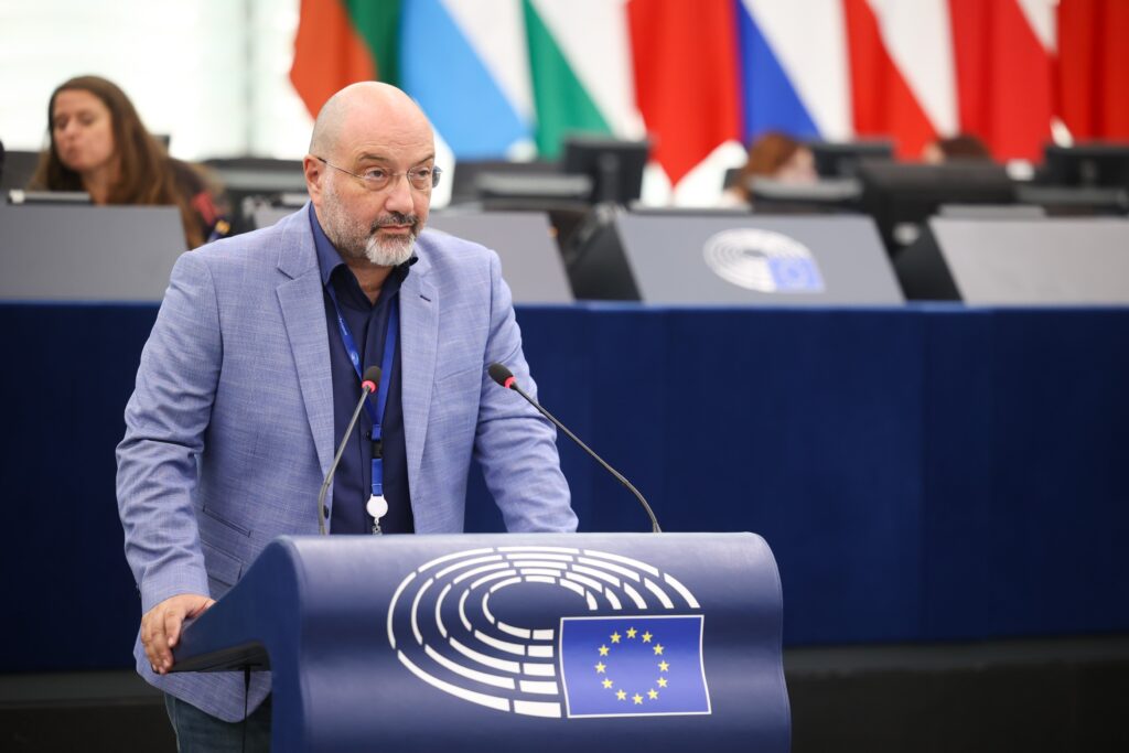 Σάκης Αρναούτογλου: «Η φύση δεν ψηφίζει — αλλά τιμωρεί»