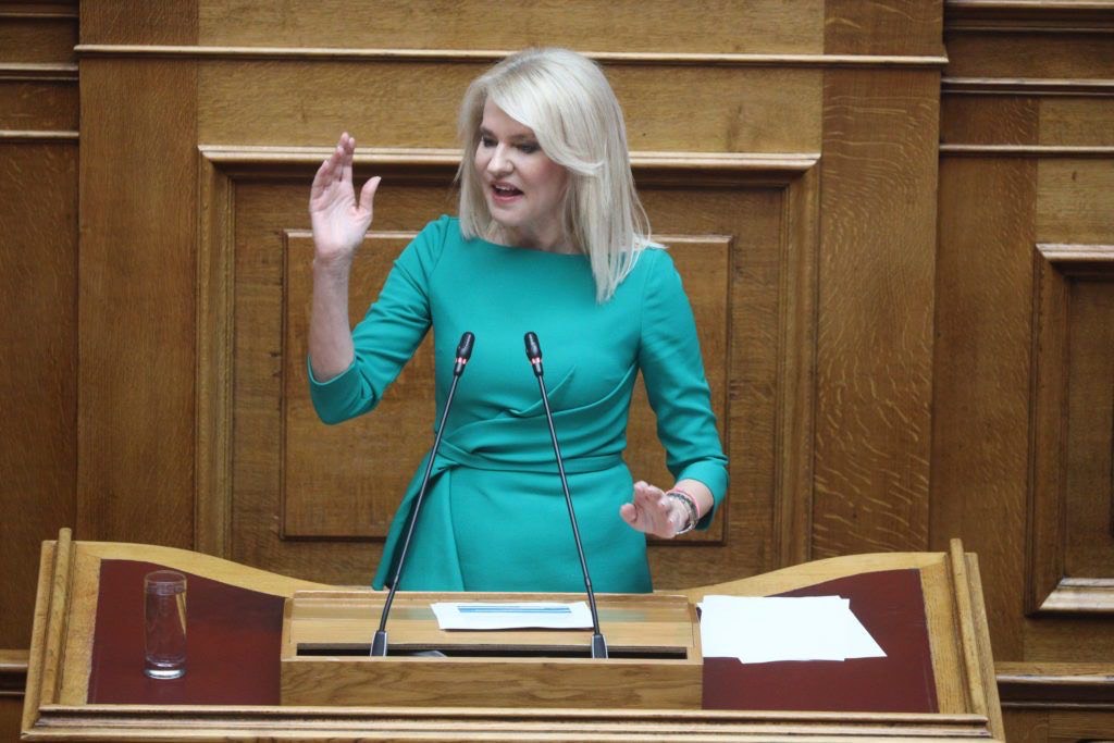 Θ. Τζάκρη – Ερώτηση στη Βουλή για τις άδικες χρεώσεις στις αναλήψεις μετρητών
