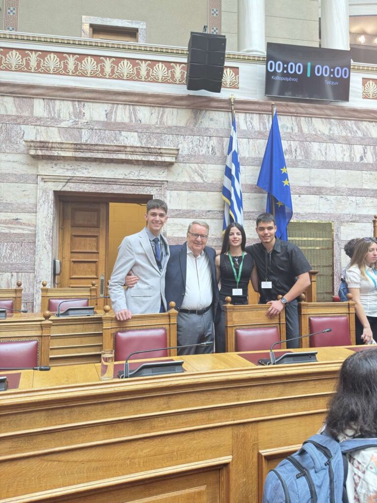 Ο Γιώργος Καρασμάνης παρακολούθησε τις εργασίες της 29ης Συνόδου της Βουλής των Εφήβων στην οποία συμμετείχαν και τρία δικά μας παιδιά από την Πέλλα
