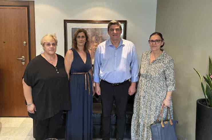 ΣΥΝΑΝΤΗΣΗ ΔΗΜΑΡΧΟΥ ΠΕΛΛΑΣ ΜΕ ΣΧΟΛΙΚΕΣ ΚΑΘΑΡΙΣΤΡΙΕΣ