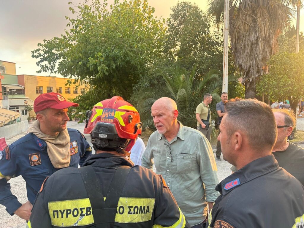 Ο Γιώργος Α. Παπανδρέου πραγματοποίησε περιοδεία στις καταστροφικές πυρκαγιές στην Αχαΐα.