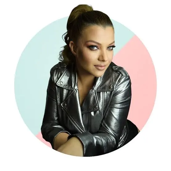 Like στην μουσική – Εβίτα Σαρηγιάννη