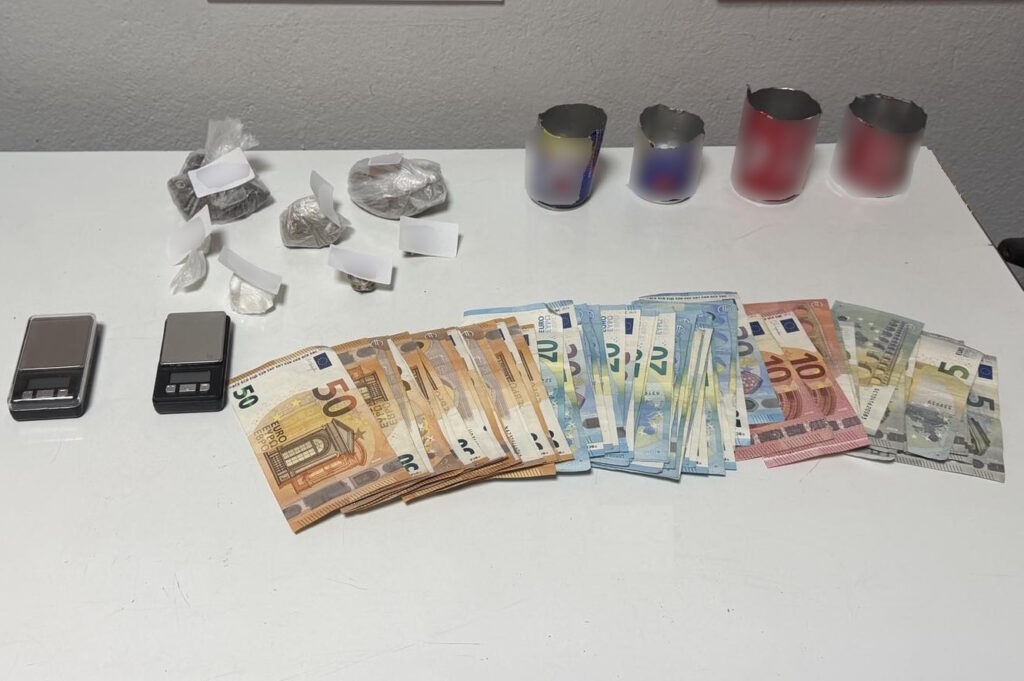 Από αστυνομικούς του Τμήματος Δίωξης και Εξιχνίασης Εγκλημάτων Πέλλας κατασχέθηκαν ποσότητες ηρωίνης, κοκαΐνης και κάνναβης