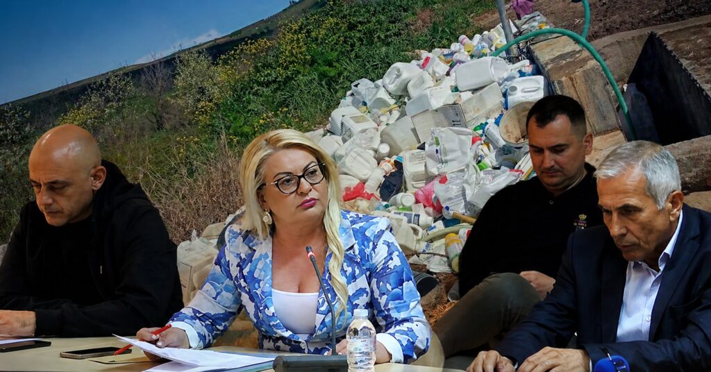 Ρύπανση-βόμβα στην Πέλλα από συσκευασίες φυτοφαρμάκων