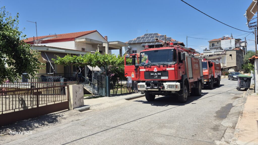 ΠΥΡΚΑΓΙΑ ΣΕ ΟΙΚΙΑ ΣΤΑ ΓΙΑΝΝΙΤΣΑ , ΚΙΝΔΥΝΕΨΑΝ ΠΑΙΔΙΑ