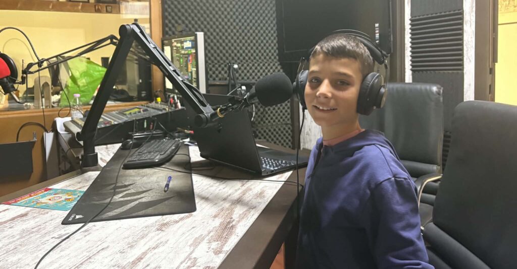 Μάγεψε τους ακροατές του Πέλλα FM ο Μάριος από τη Νέα Πέλλα